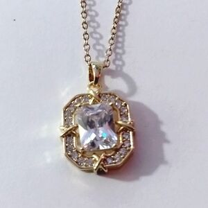 New no tag Crystal & Goldtone necklace  PROM WEDDING QUINCEAÑERA DANCE